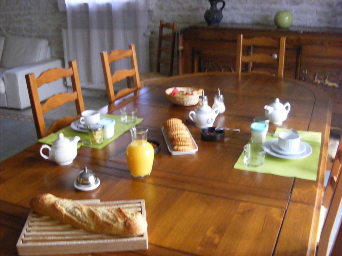 Le Logis De La Venise Verte Bed & Breakfast Saint-Hilaire-la-Palud Bagian luar foto